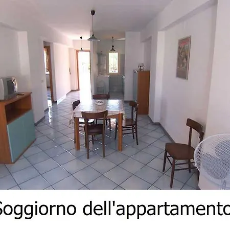 A Pochi Passi Dal Mare Apartment *