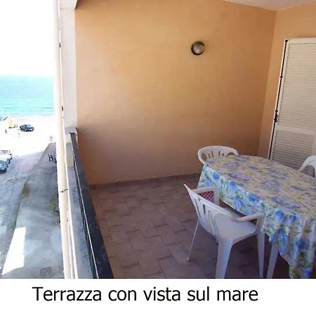 A Pochi Passi Dal Mare Apartment *